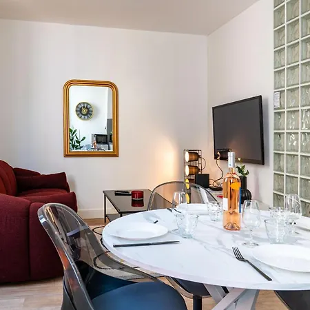 Apartament Inside, Chic Et